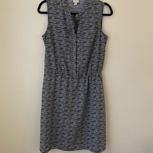 Above the knee, sleeveless, cinched waste, pockets